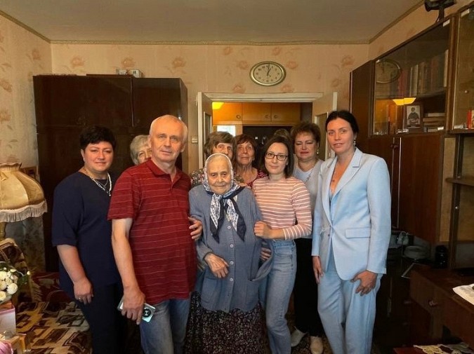 Владимир Путин поздравил с 95-летием кинешемку Анну Лезову фото 4