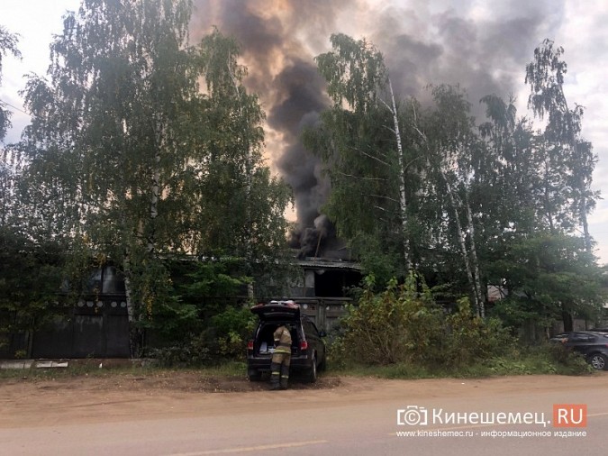 Кинешму заволокло дымом: горит предприятие на территории бывшего «Автоагрегата» фото 5