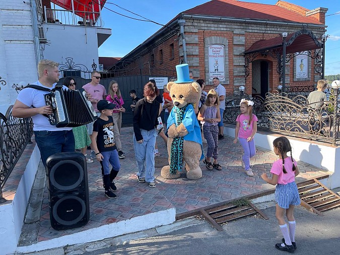 Новые люди организовали водный мини-парад на Дне Волжского бульвара фото 4