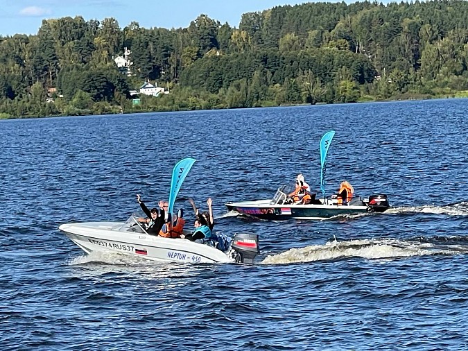 Новые люди организовали водный мини-парад на Дне Волжского бульвара фото 6
