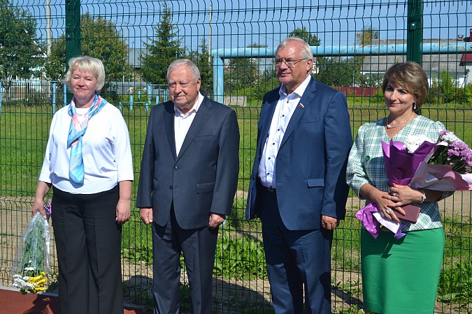 В школе №2 открыта новая многофункциональная спортивная площадка фото 2