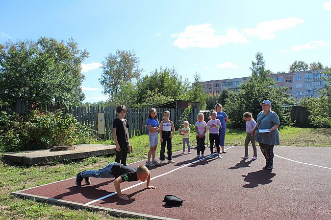 В Первомайском открылась новая многофункциональная спортивная площадка фото 3
