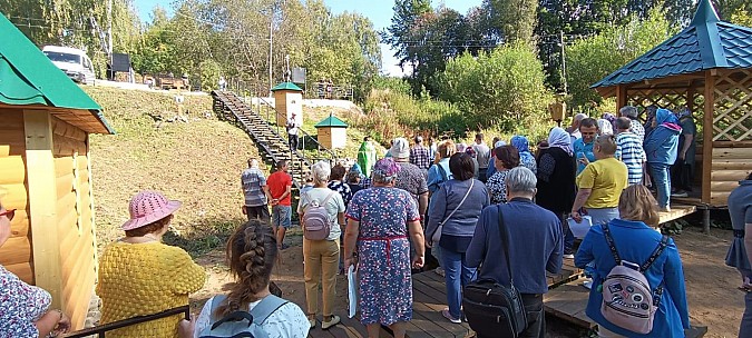 В Наволоках завершилось благоустройство ключика в честь Преподобного Тихона Луховского фото 2
