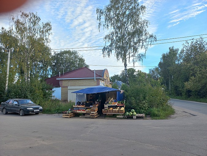 На ул.Красногорской демонтируют незаконную торговую точку фото 2