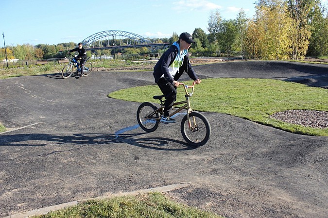 На стрелке у Никольского моста завершено строительство памп-трека фото 6
