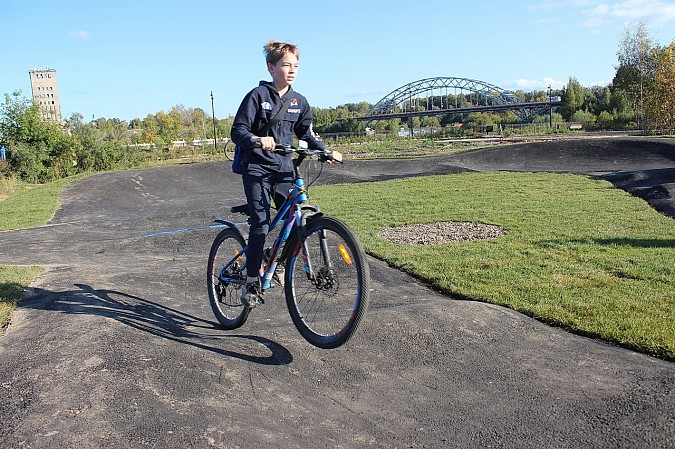 На стрелке у Никольского моста завершено строительство памп-трека фото 2