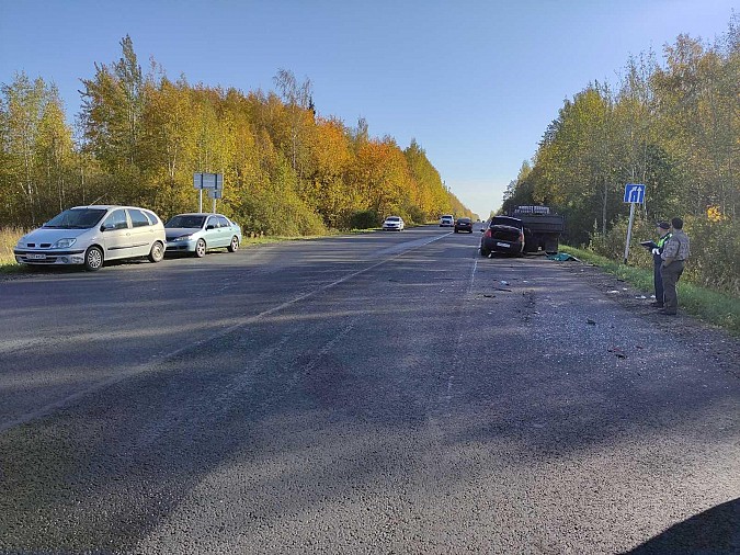 На дороге Иваново-Родники от удара о грузовик погиб пассажир буксируемой машины фото 4