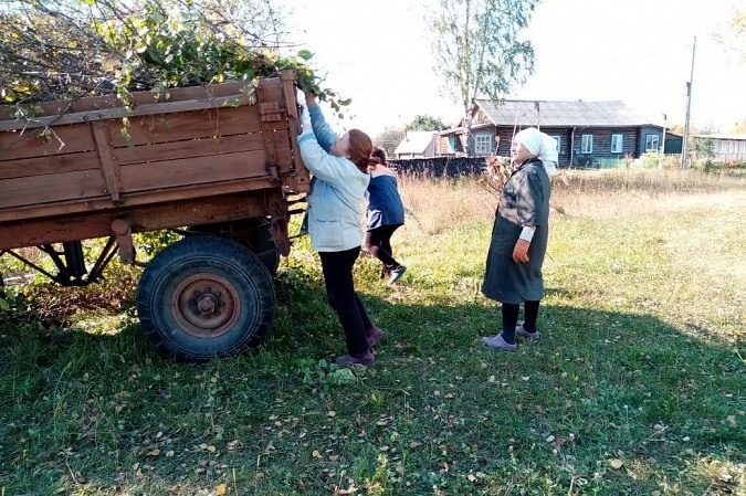 Жители Кинешемского района присоединились к экологическому субботнику фото 2