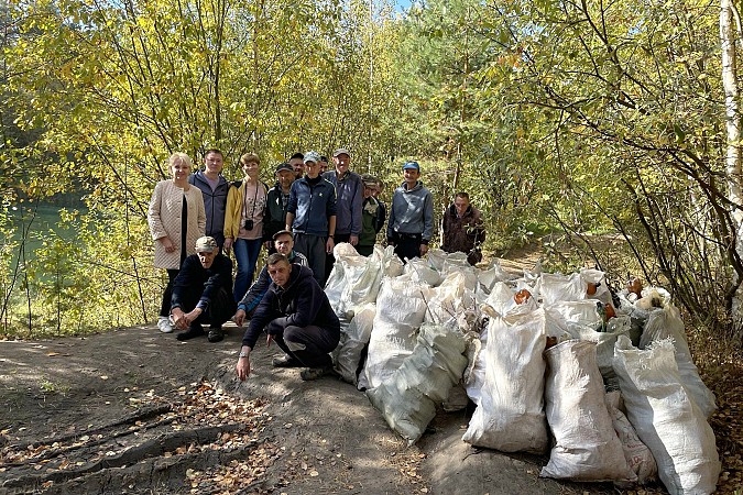 С берега Голубого озера под Наволоками вывезли более 50 мешков мусора фото 5
