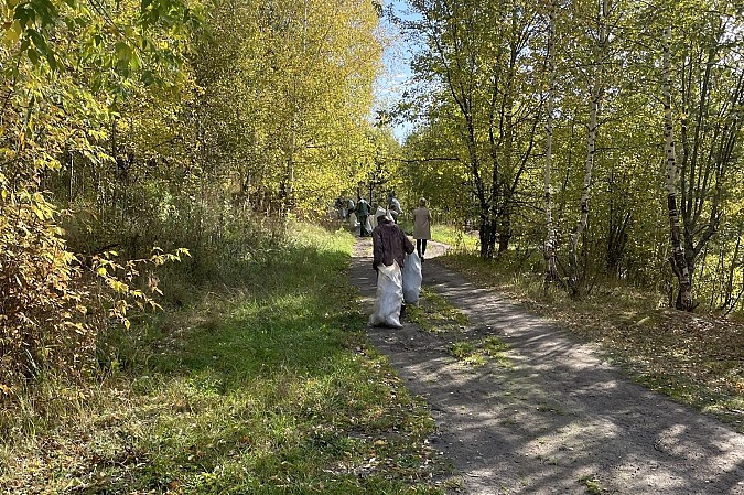 С берега Голубого озера под Наволоками вывезли более 50 мешков мусора фото 4