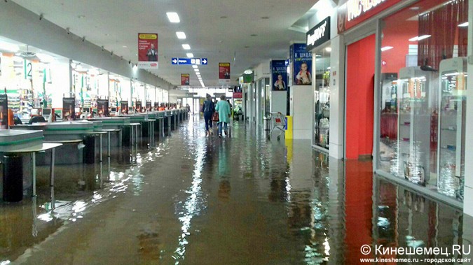 В Иванове затопило торговый центр «Серебряный город» фото 6