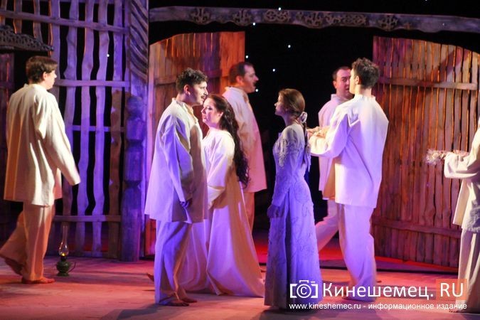 Кинешемцы собрались «На бойком месте»: театр открыл 127-й сезон фото 3