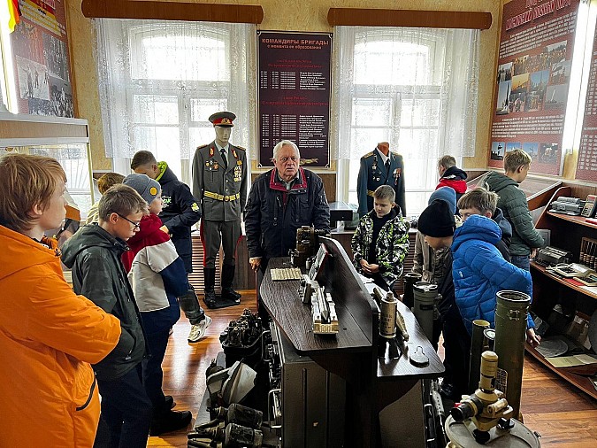 Воспитанники студии «Клим Ворошилов» посетили 112-ю гвардейскую ракетную бригаду фото 6