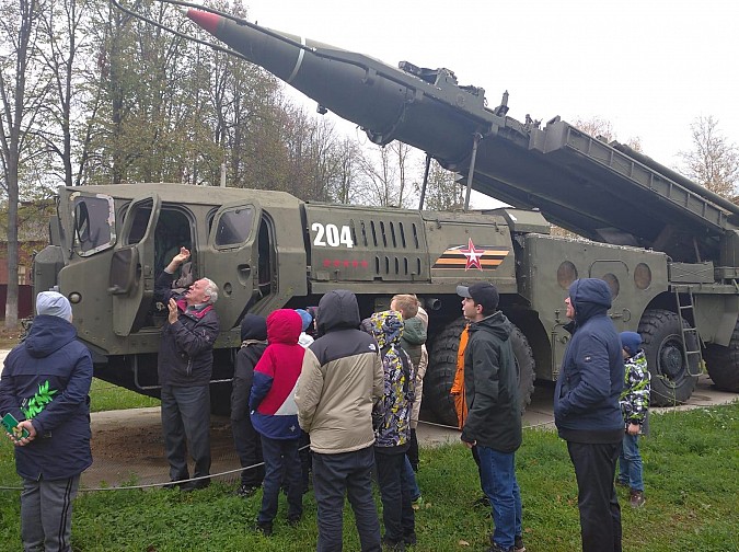 Воспитанники студии «Клим Ворошилов» посетили 112-ю гвардейскую ракетную бригаду фото 2