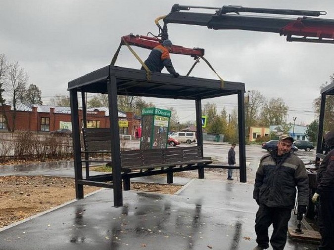 В Кинешме приступили к установке новых остановочных павильонов фото 2
