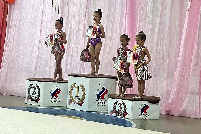 Кинешемские гимнастки успешно выступили на региональных соревнованиях фото 3