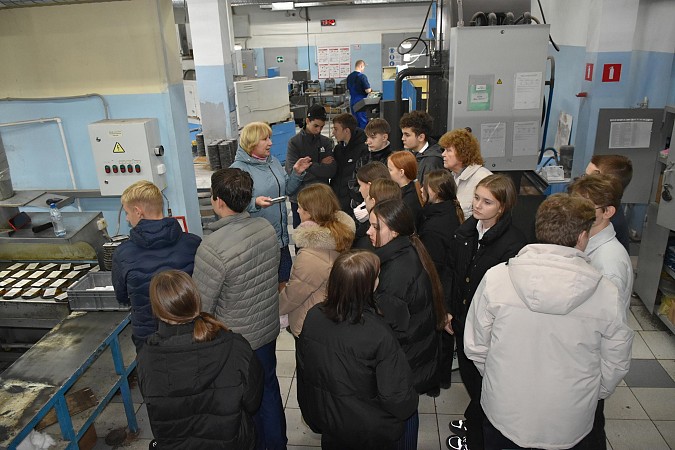Учащимся Кинешмы показали производство АО «Поликор» фото 3