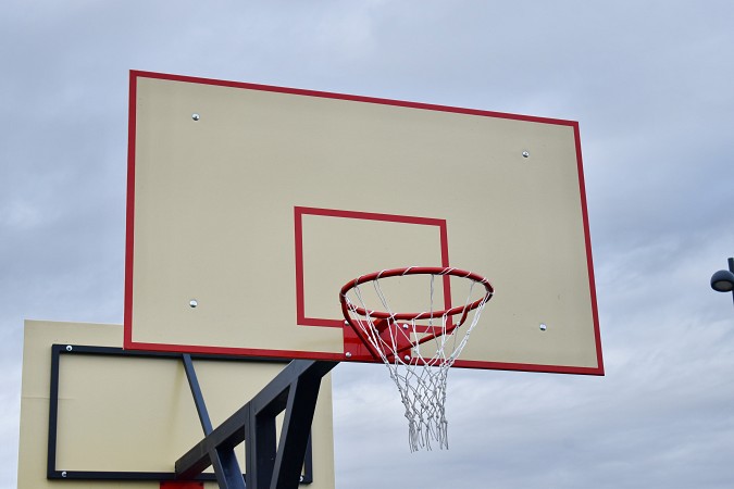 На территории стрелки у Никольского моста появилась стритбольная площадка фото 8