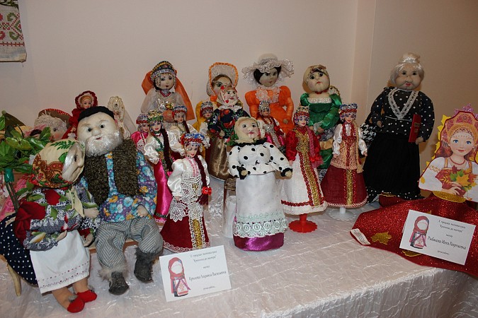 На выставке в ГДК Кинешмы представлено более 200 авторских кукол фото 20