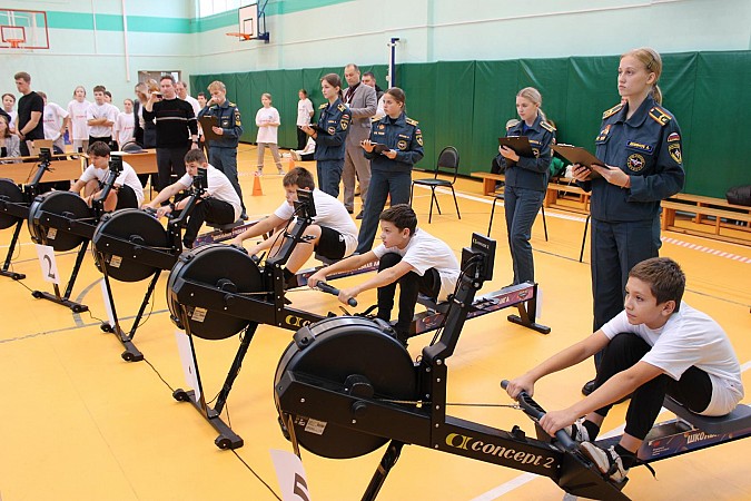 В школе №18 впервые прошли соревнования по «гребле-индор» фото 2