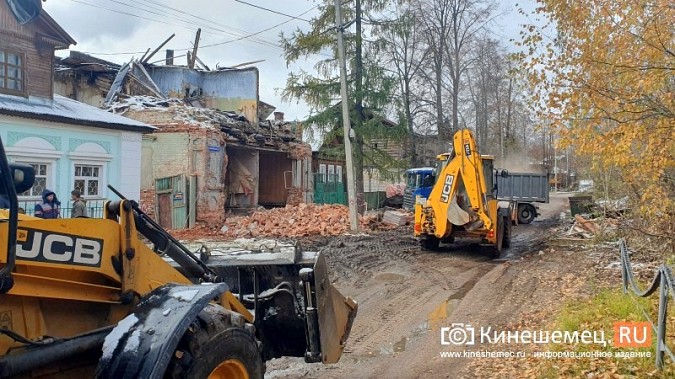 На ул.Комсомольской приступили к сносу 2-этажного дома №47 фото 4