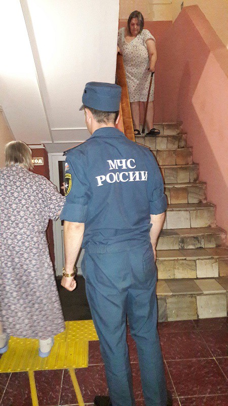 Из Наволокского центра соцобслуживания ночью эвакуировали 22 человека фото 7