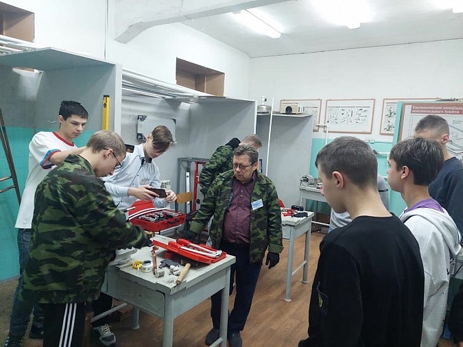 Школьники Кинешмы посетили День открытых дверей в политехническом колледже фото 3