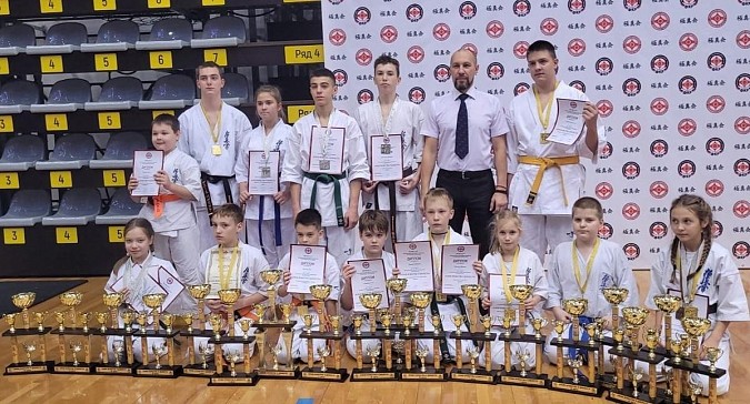 Кинешемцы завоевали награды соревнований по киокусинкай памяти участников СВО фото 2