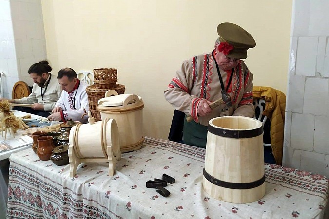 Мастера из Шилекши приняли участие во Всероссийском фестивале резьбы и росписи по дереву фото 2