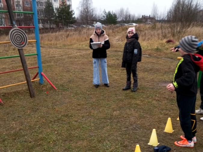 В микрорайоне «Фабрика №2» прошли соревнования по мини-футболу и дартсу фото 5
