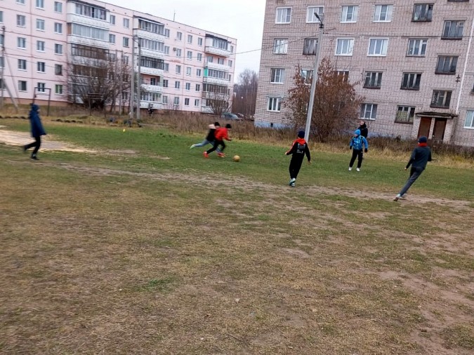 В микрорайоне «Фабрика №2» прошли соревнования по мини-футболу и дартсу фото 8