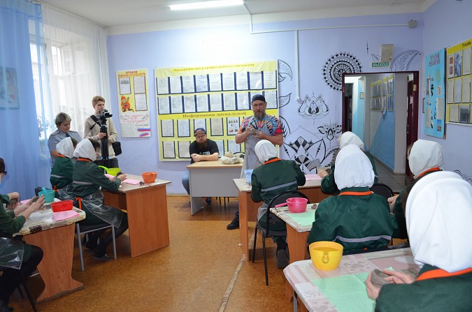 В кинешемской колонии №3 прошел мастер-класс по изготовлению чашек из глины фото 5