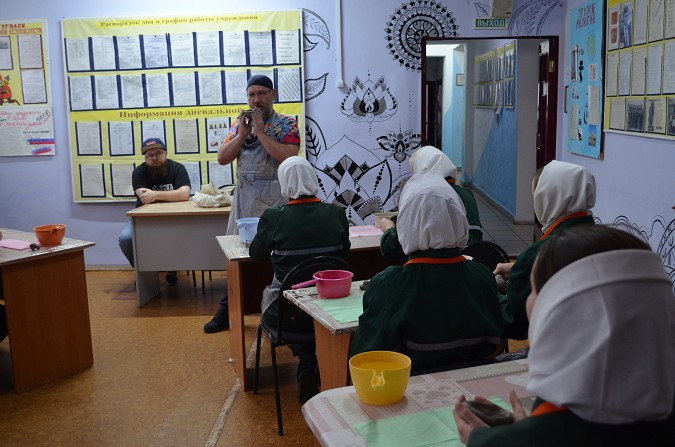 В кинешемской колонии №3 прошел мастер-класс по изготовлению чашек из глины фото 4