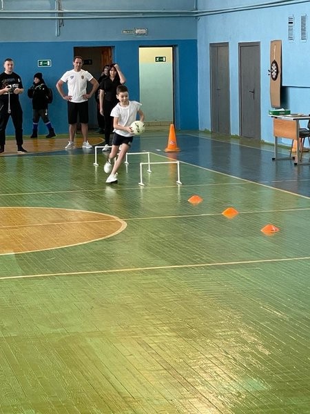 Семья Скомороховых стала лучшей на спортивном празднике в честь Дня матери фото 7