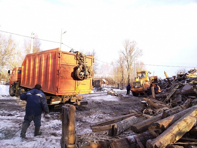 На «Рубленом» УГХ убирает оставшийся после сноса аварийных домов мусор фото 3