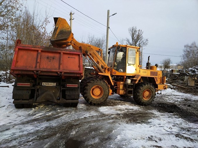 На «Рубленом» УГХ убирает оставшийся после сноса аварийных домов мусор фото 2
