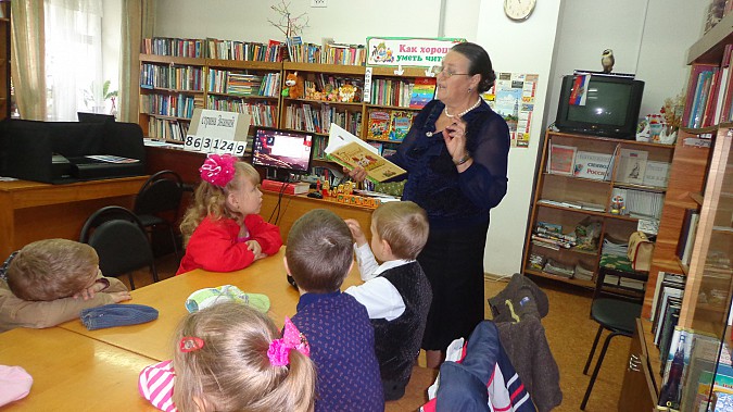 В кинешемской библиотеке для юных читателей оформлены красочные книжные выставки фото 6