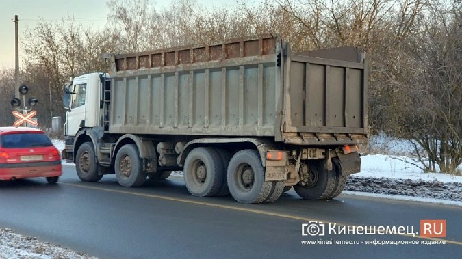 На перекрестке ул.Вичугской и И.Виноградова столкнулись самосвал Scania и маршрутка фото 5