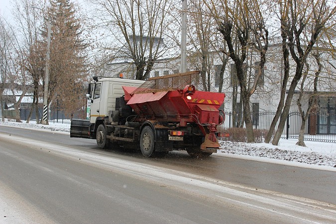 Техника УГХ работает на улицах города фото 3