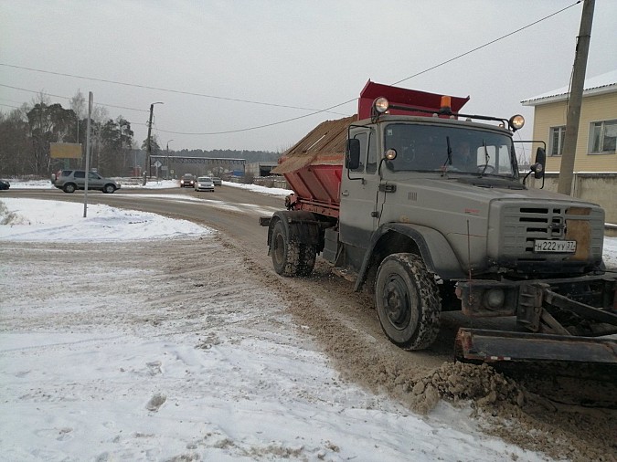УГХ продолжает убирать улицы Кинешмы от снега фото 2