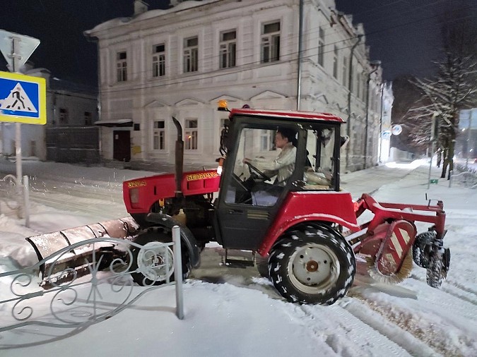 Техника УГХ работает на улицах Кинешмы в круглосуточном режиме фото 4