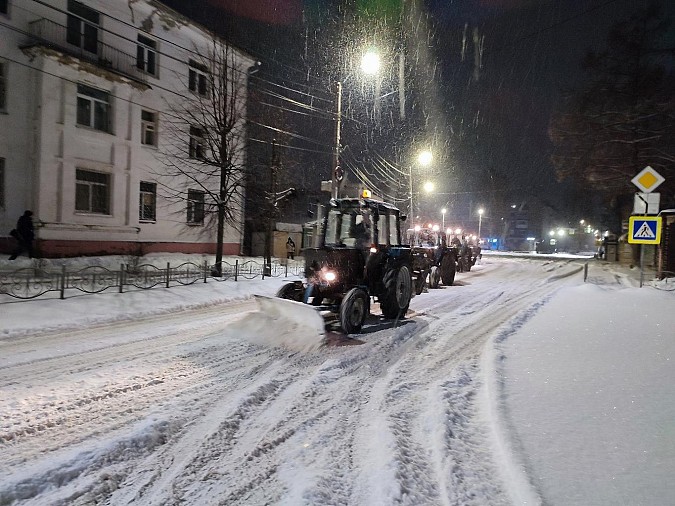 Техника УГХ работает на улицах Кинешмы в круглосуточном режиме фото 2