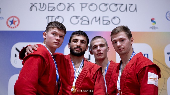 Александр Пшеничных: на фото справа