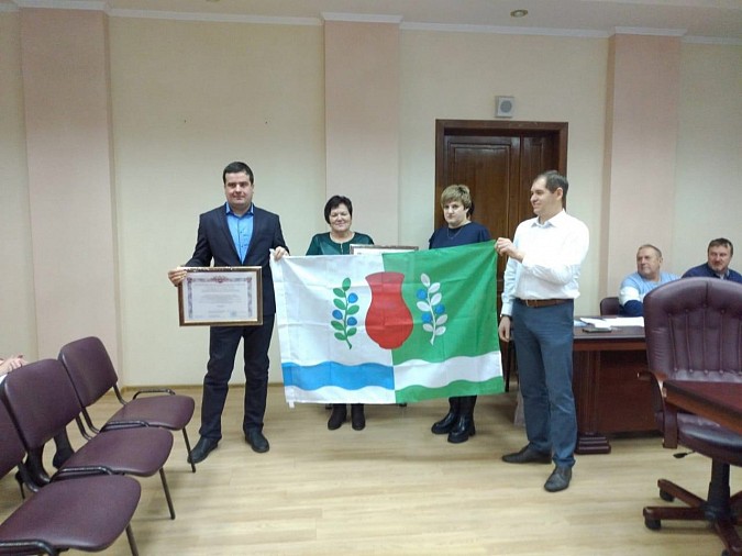 У Шилекшинского сельского поселения теперь есть свой герб и флаг фото 2