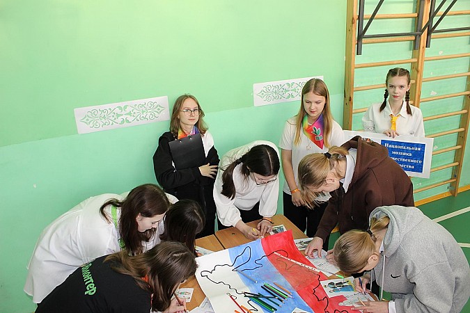 В Кинешме состоялся VII городской форум волонтеров-школьников «Вектор добра» фото 2