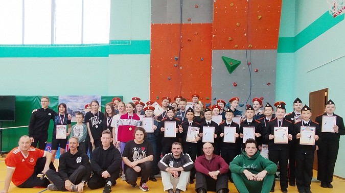 В школе №18 состоялись областные соревнования по скалолазанию фото 11