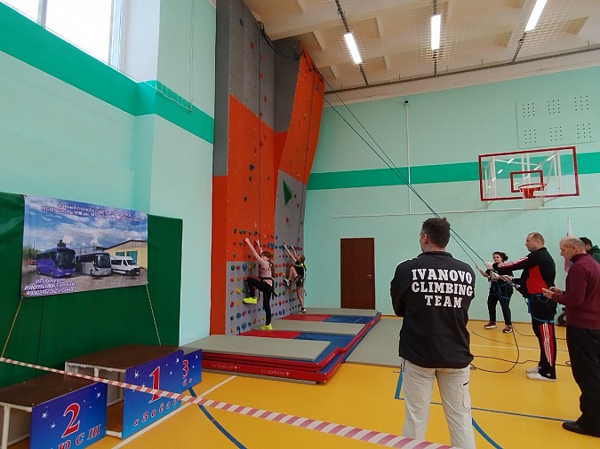 В школе №18 состоялись областные соревнования по скалолазанию фото 6