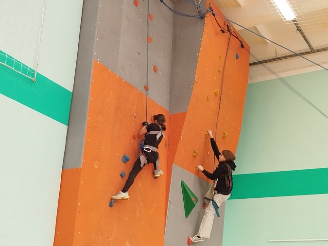 В школе №18 состоялись областные соревнования по скалолазанию фото 4