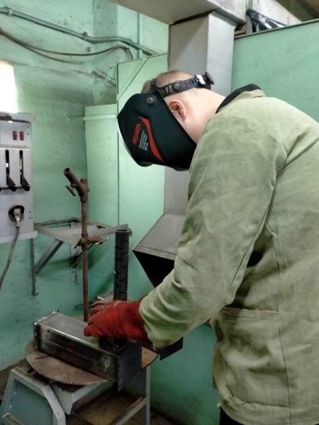 Студенты кинешемского политеха изготовили и отправили в зону СВО переносные печки-буржуйки фото 3