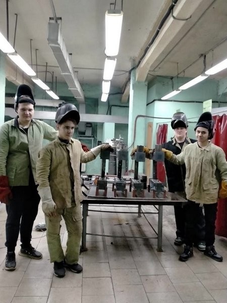 Студенты кинешемского политеха изготовили и отправили в зону СВО переносные печки-буржуйки фото 7